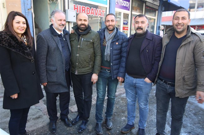 hdp-kars-belediye-esbaskan-adaylari-esnaf-ziyaretleri-gerceklestirdi-(3).jpg
