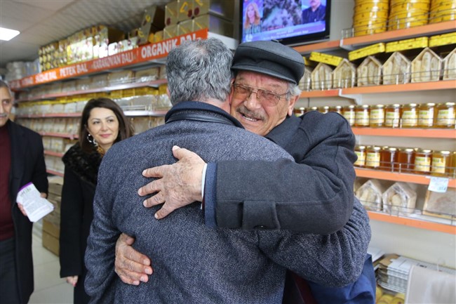 hdp-kars-belediye-esbaskan-adaylari-esnaf-ziyaretleri-gerceklestirdi-(8).jpg