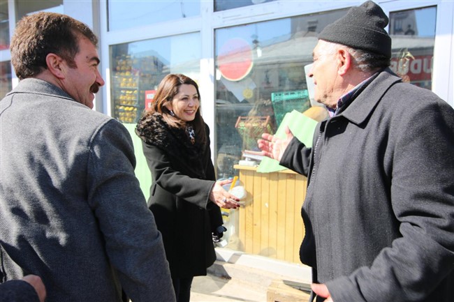 hdp-kars-belediye-esbaskan-adaylari-esnaf-ziyaretleri-gerceklestirdi-(9).jpg