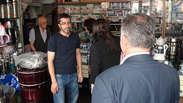 hdp-kars-milletvekilleri-esnafa-tesekkur-ziyareti-yapti-(10).jpg