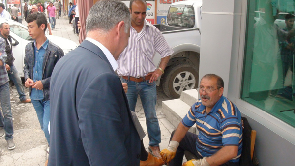 hdp-kars-milletvekilleri-esnafa-tesekkur-ziyareti-yapti-(16).jpg