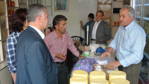 hdp-kars-milletvekilleri-esnafa-tesekkur-ziyareti-yapti-(20).jpg
