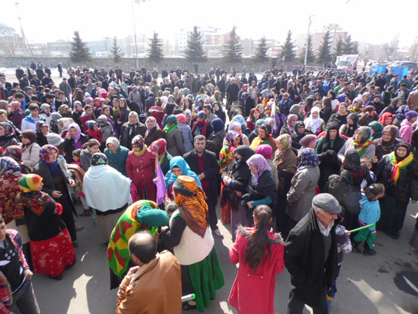 hdp-ve-dbp,-8-mart-icin-alanlara-indi!-(3).jpg
