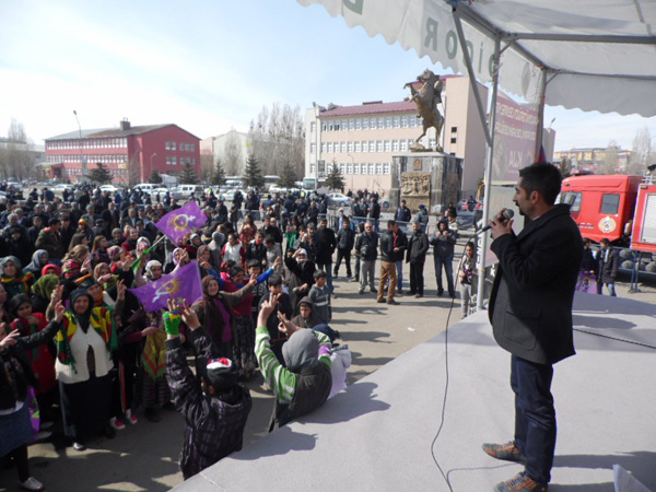 hdp-ve-dbp,-8-mart-icin-alanlara-indi!-(6).jpg