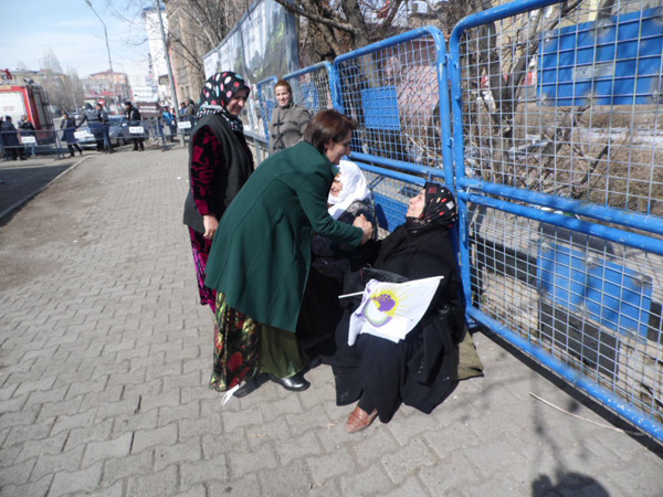hdp-ve-dbp,-8-mart-icin-alanlara-indi!-(8).jpg