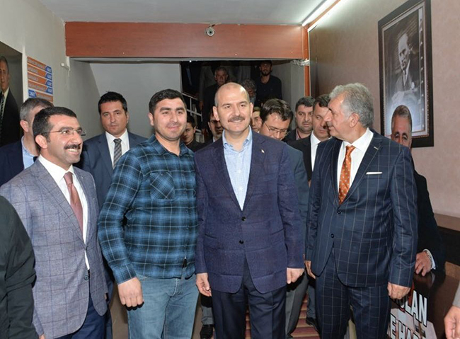 icisleri-bakani-suleyman-soylu,-kazimpasa-polis-karakolunu-ve-ak-parti-kars-il-baskanligini-ziyaret-etti-(1)-001.jpg