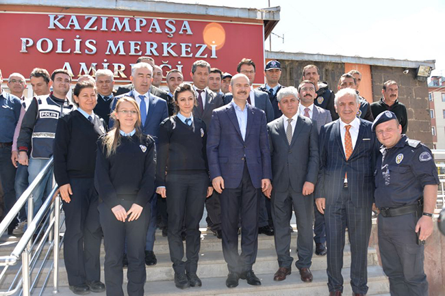 icisleri-bakani-suleyman-soylu,-kazimpasa-polis-karakolunu-ve-ak-parti-kars-il-baskanligini-ziyaret-etti-(2).jpg