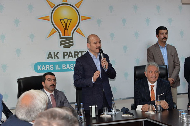 icisleri-bakani-suleyman-soylu,-kazimpasa-polis-karakolunu-ve-ak-parti-kars-il-baskanligini-ziyaret-etti-(7).jpg
