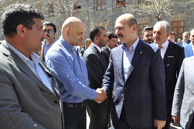 icisleri-bakani-suleyman-soylu,-kazimpasa-polis-karakolunu-ve-ak-parti-kars-il-baskanligini-ziyaret-etti-(8).jpg