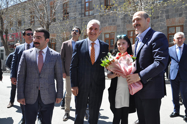 icisleri-bakani-suleyman-soylu,-kazimpasa-polis-karakolunu-ve-ak-parti-kars-il-baskanligini-ziyaret-etti-(9).jpg
