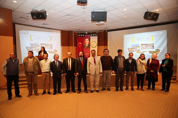 igdir’da-“akademi-arkeoloji”-konulu-konferans-(6).jpg