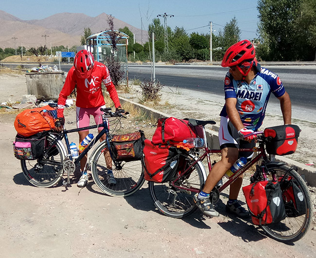 iranli-bisikletcilerin-40-gunluk-turu-basladi--(6).jpg