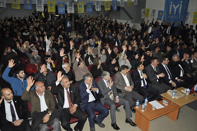 iyi-parti-kars-il-kongresi-yapildi-(3).jpg