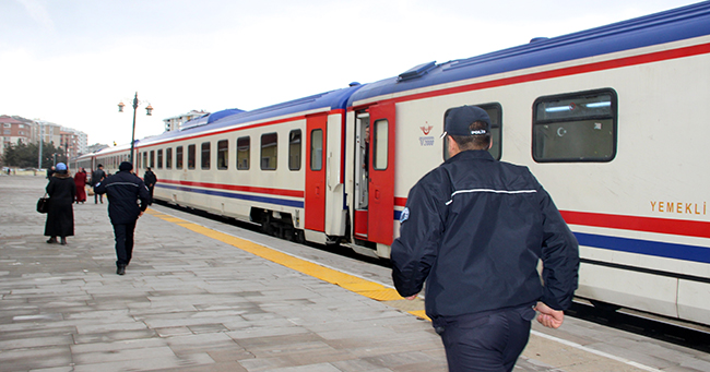 kacak-gocmenlerin-dogu-ekspresi-yolculugu-erken-bitti-(1).jpg