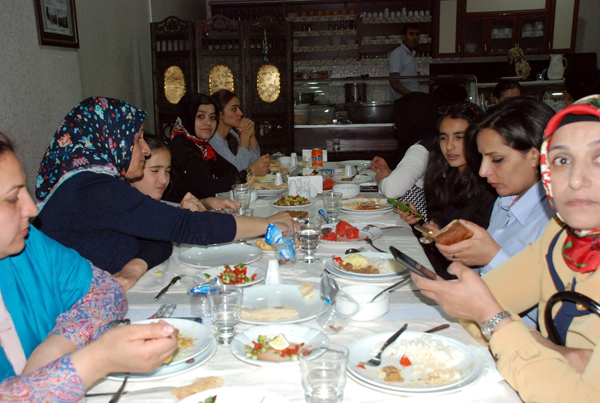 kadin-kollari-teskilatina-iftar-yemegi!-(3)-001.jpg