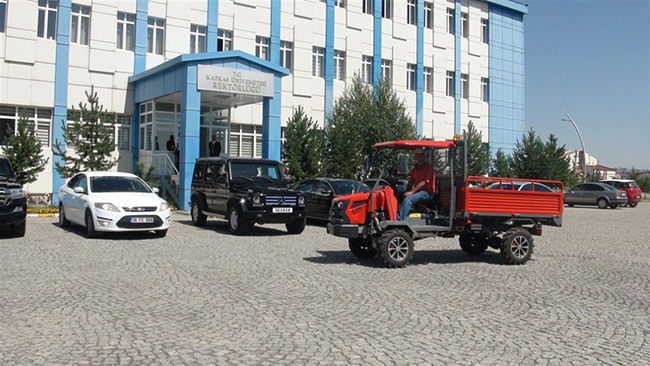 kafkas-universitesi-arac-filosunu-yerli-traktor-ile-guclendirdi-(5).jpg