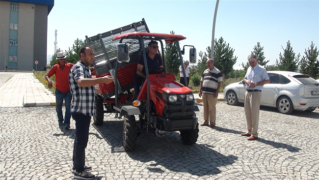 kafkas-universitesi-arac-filosunu-yerli-traktor-ile-guclendirdi-(6).jpg