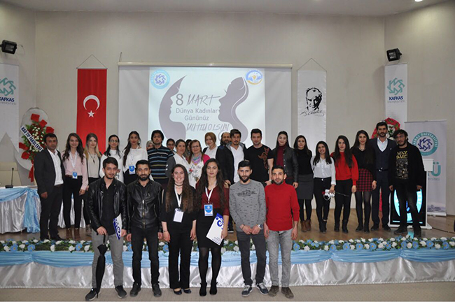 kafkas-universitesi-ogrenci-kulupleri-koordinatorlugunden-kadinlar-gunu-etkinligi-(4).jpg