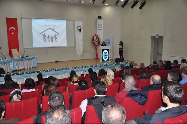 kafkas-universitesinde-aile-ici-iletisim-ve-kariyer-konulu-seminer-(2).jpg