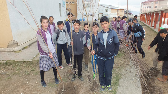 kagizman’da-hayrat-agaci-projesi-hayata-gecirildi-(1).jpg