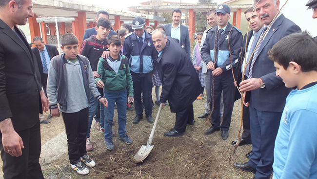 kagizman’da-hayrat-agaci-projesi-hayata-gecirildi-(4).jpg
