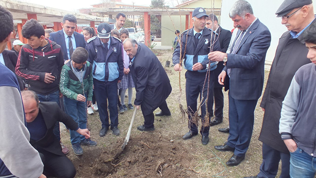 kagizman’da-hayrat-agaci-projesi-hayata-gecirildi-(6).jpg