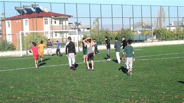 kagizman-kazim-karabekir-futbol-okulu-goz-dolduruyor-(1).jpg