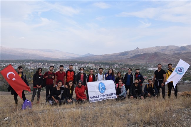 kagizman-myo-ogrencileri-doga-yuruyusu-yapti-(1).jpg