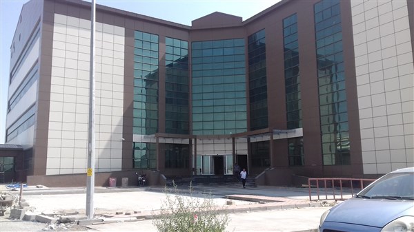 kagizman-yeni-devlet-hastanesine-kavusuyor-(2).jpg