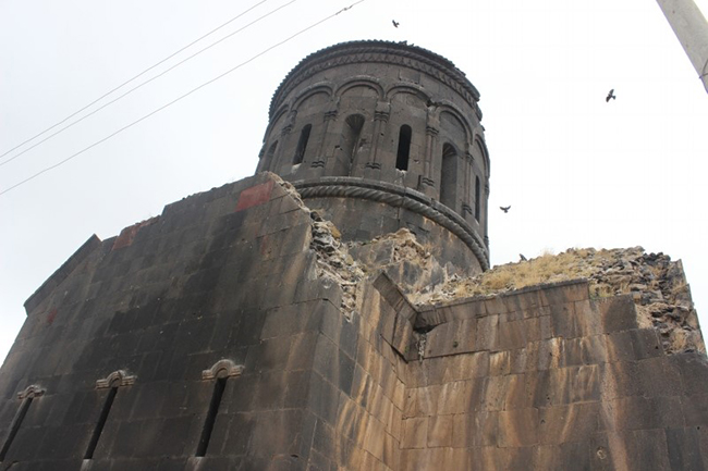 kagizmanda-1500-yillik-kilise-curuyor-(4).jpg