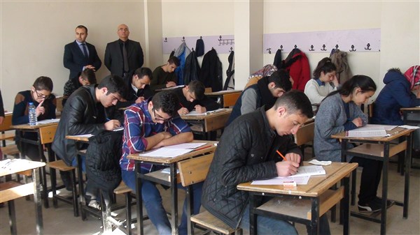 kagizmanda-ogrenciler-ygs-provasi-yapti-(3).jpg