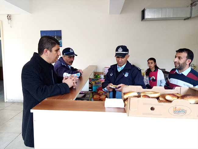 kagizmanda-zabita-ekipleri-okul-kantinlerini-denetledi-(1).jpg
