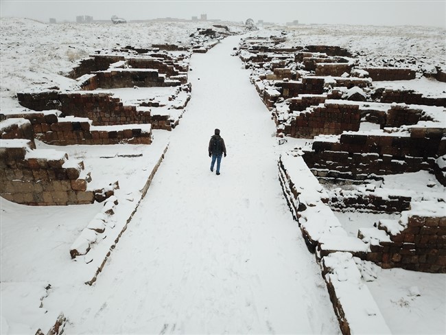kar-altindaki-medeniyetler-besigi-aniye-turist-akini-(8).jpg