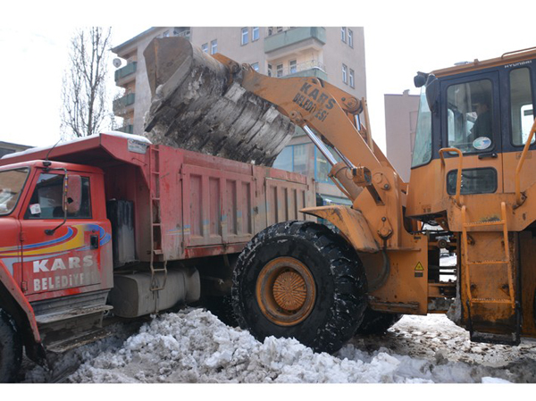 kar-temizleme-calismalari-araliksiz-suruyor-(2).jpg