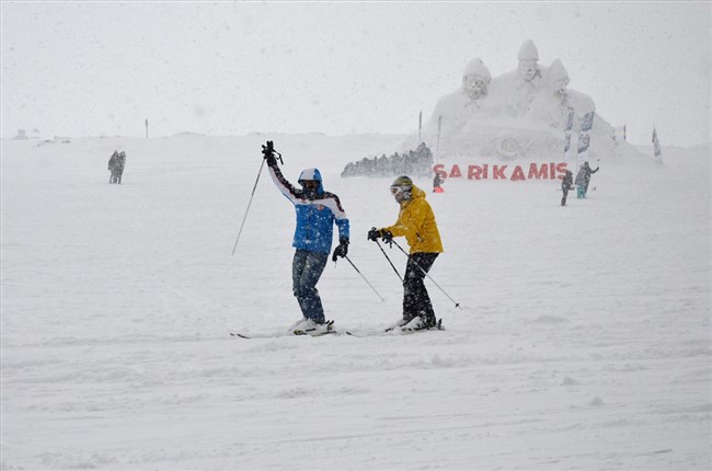 kar-yagisi-cibiltepedeki-turizmcilerin-yuzunu-guldurdu-(2).jpg