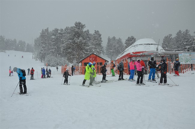 kar-yagisi-cibiltepedeki-turizmcilerin-yuzunu-guldurdu-(5).jpg