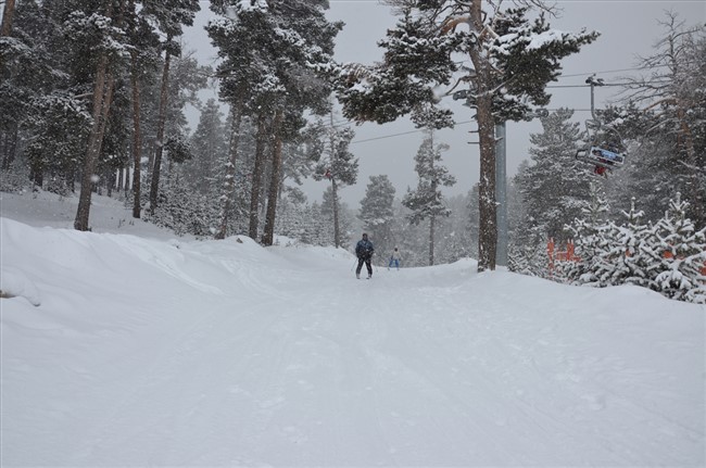kar-yagisi-cibiltepedeki-turizmcilerin-yuzunu-guldurdu-(6).jpg