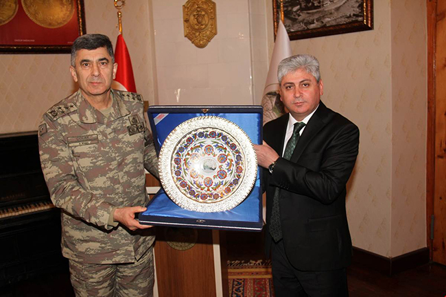 kara-kuvvetleri-komutani-orgeneral-salih-zeki-colaktan-kars-valisi-rahmi-dogana-ziyaret!-(5).jpg