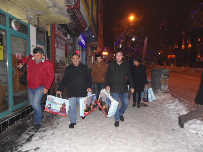 karacantadan-esnafa-yeni-yil-hediyesi!-(2)-001.jpg