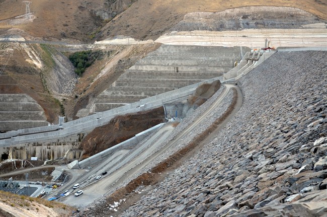 karakurt-baraji-ile-346-milyon-kilovatsaat-elektrik-uretilecek-(11).jpg