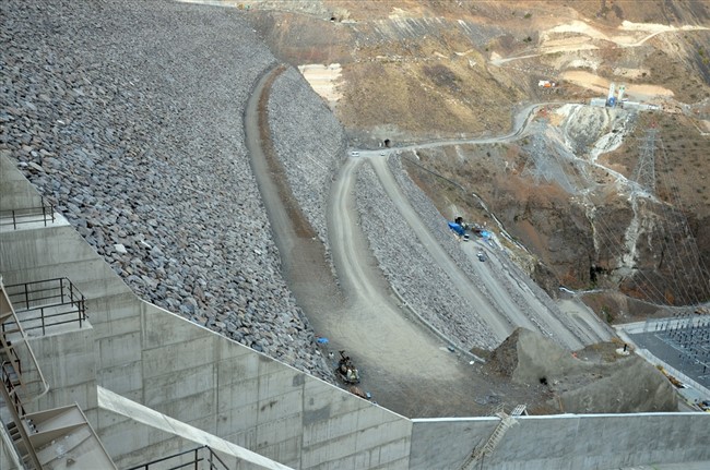 karakurt-baraji-ile-346-milyon-kilovatsaat-elektrik-uretilecek-(7).jpg