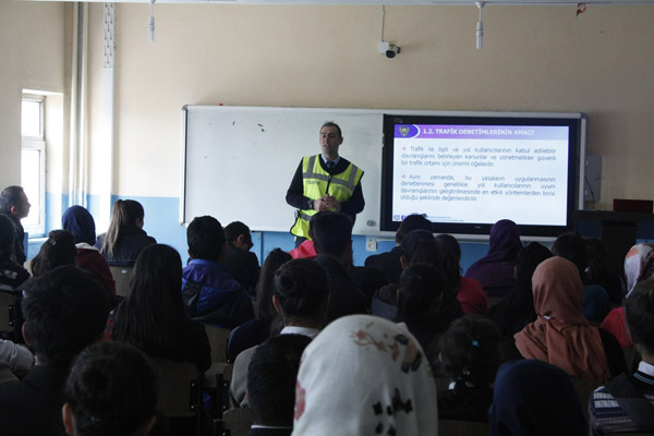 karayollari-guvenligi-ve-trafik-haftasi-(3).jpg