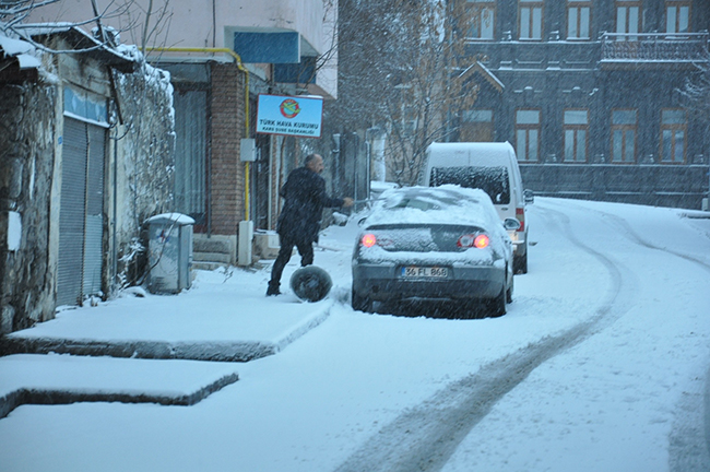 kars’a-beklenen-kar-yagdi--(5).jpg