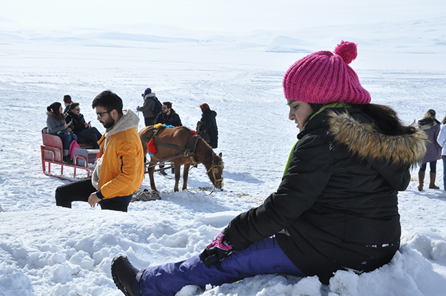 kars’a-gelen-yerli-ve-yabanci-turistlerin-ilk-ugradigi-yer-cildir-golu-(1).jpg