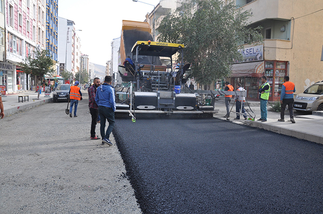 kars’in-sehir-ici-yollarina-30-santim-sicak-asfalt!-(1).jpg