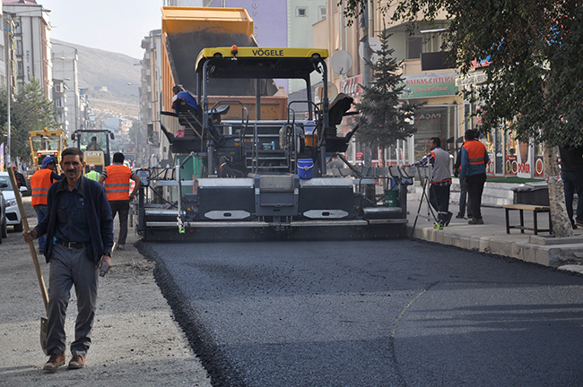 kars’in-sehir-ici-yollarina-30-santim-sicak-asfalt!-(2).jpg