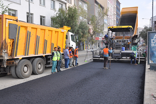 kars’in-sehir-ici-yollarina-30-santim-sicak-asfalt!-(6).jpg