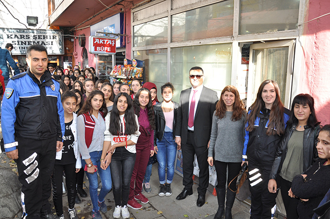 kars’ta,-265-ogrenci-‘ayla’-filmiyle-sinemayla-tanisti--(2).jpg