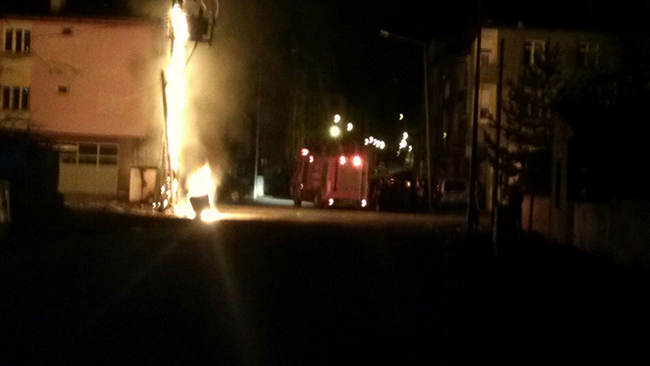 kars’ta,-alev-alan-trafo-bomba-gibi-patladi--(2).jpg