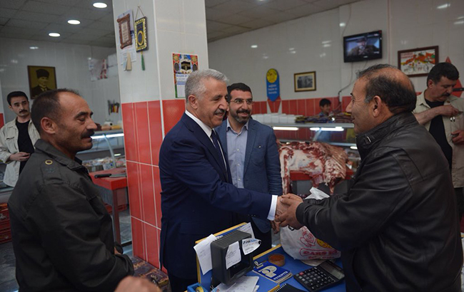 kars’ta,-esnaflardan-udh-bakani-ahmet-arslan’a-destek-(3).jpg